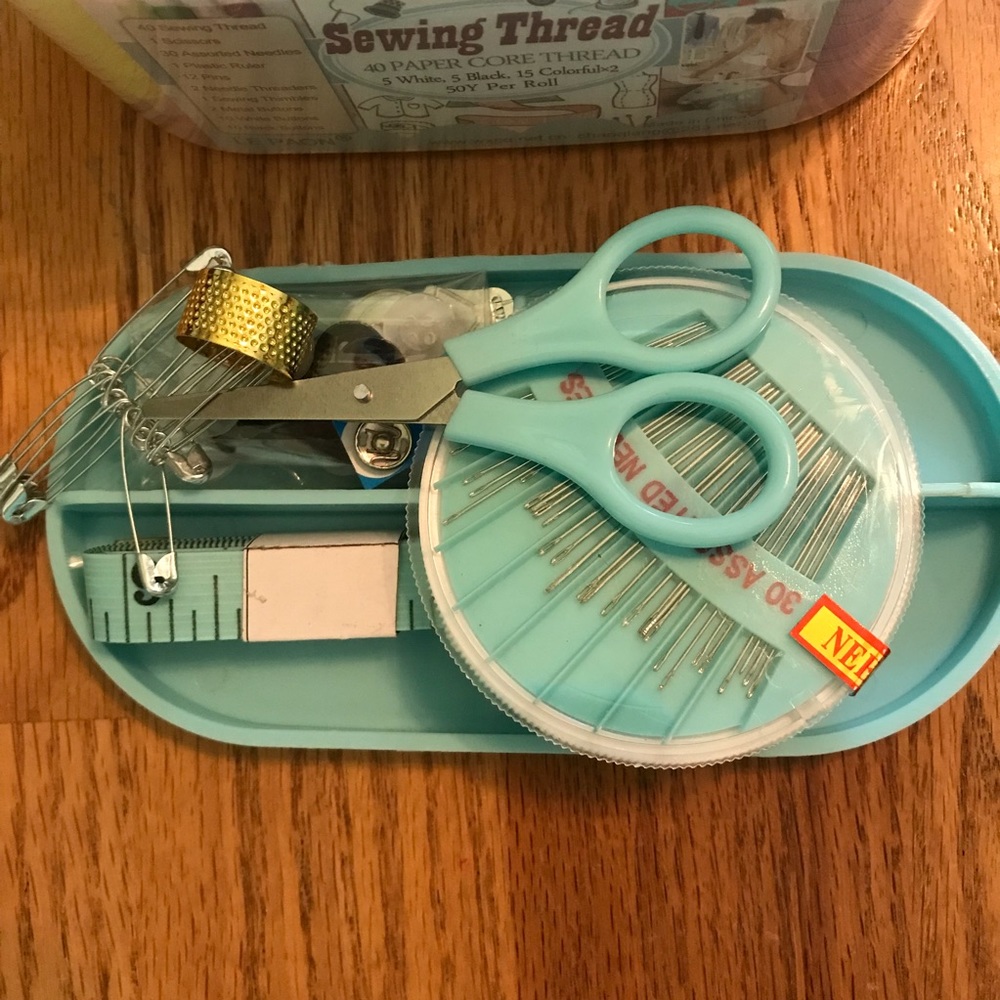 NWT Le Paon Small Blue Sewing Kit - Picture 4 of 12